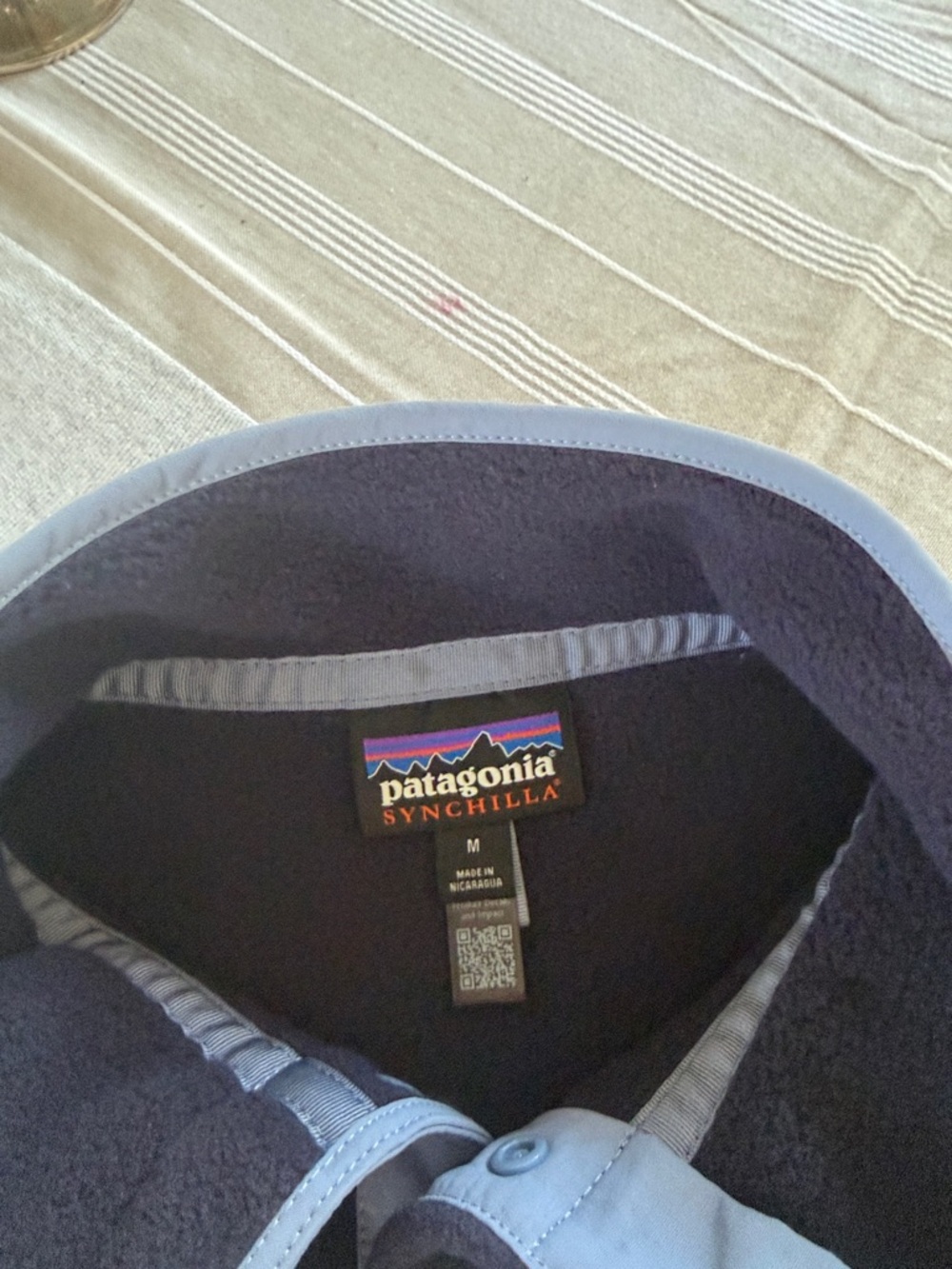Patagonia Sinchilla Women’s Navy Fleece Snap Pullover size M NWOT, never worn. - Picture 3 of 3